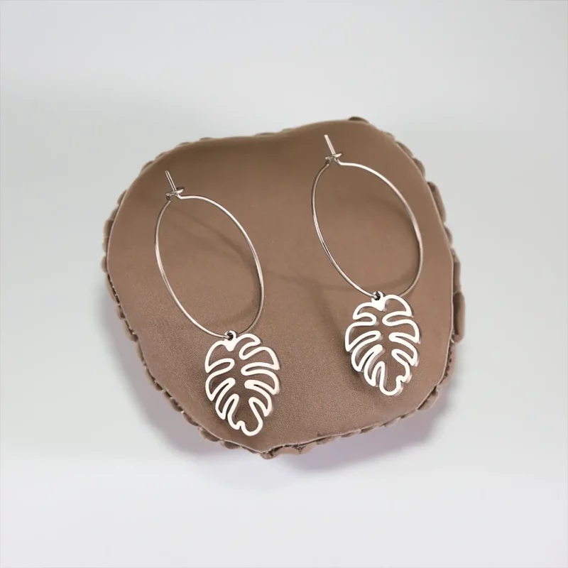 Boucles d'oreilles créoles contours monstera en acier inoxydable couleur argent - élégance épurée